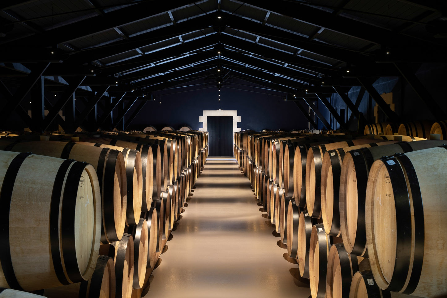 CHATEAU LILIAN LADOUYS, Cru Bourgeois Exceptionnel, Saint-Estephe, Bordeaux, 2018 - (EQW)