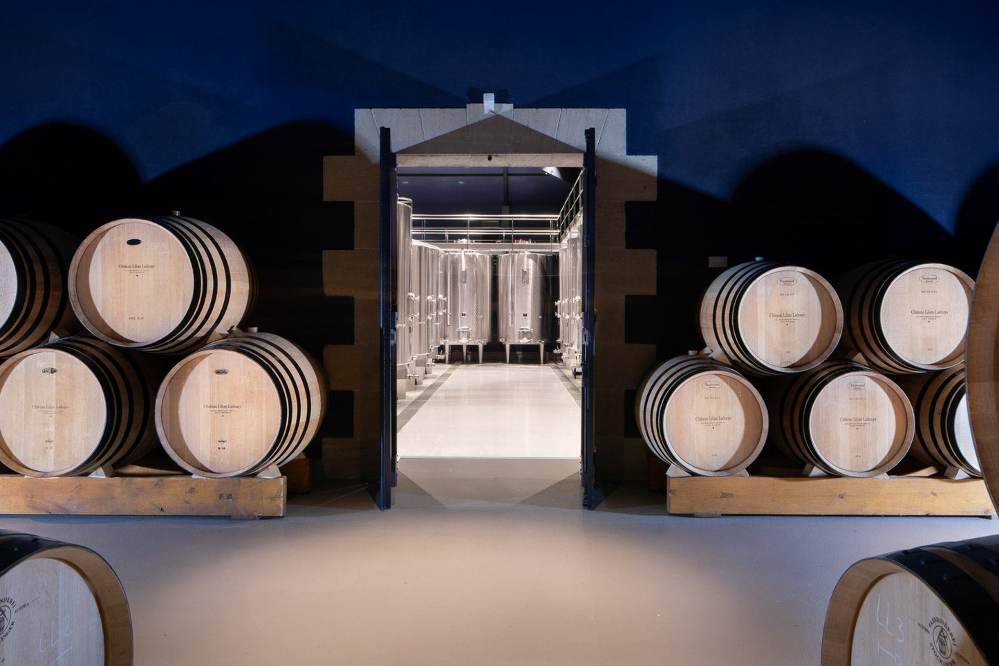 CHATEAU LILIAN LADOUYS, Cru Bourgeois Exceptionnel, Saint-Estephe, Bordeaux, 2018 - (EQW)